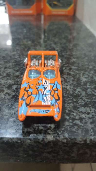 HOT WHEELS