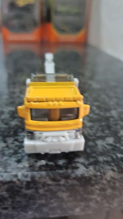 MATCHBOX URBAN TOW TRUCK
