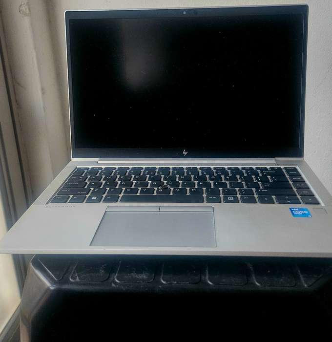 HP Elitebook G8 840 i5 11th Gen 16 gig DDR 500 gig SSD