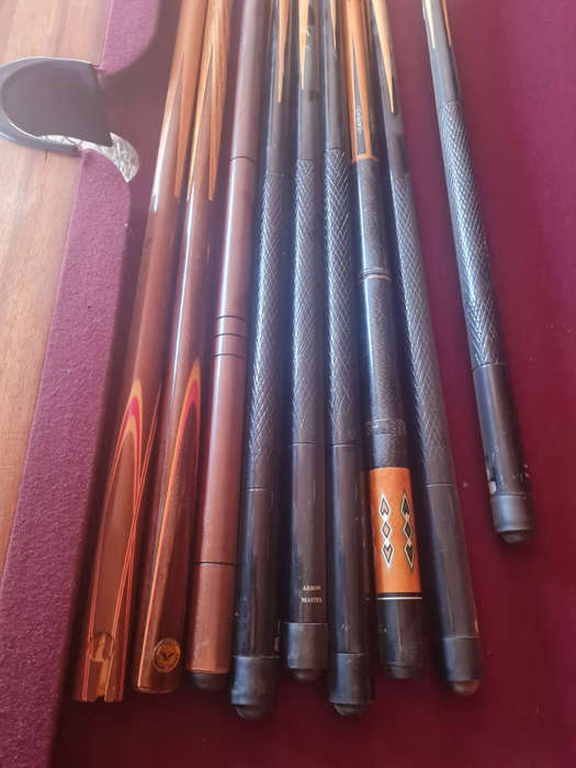 Solid Blackwood Pool/Snooker Table + Cues/Balls  Excellent Condition