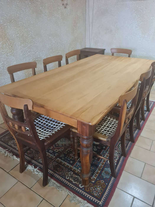Antique Elegant Solid wood 8-Seater Dining Set