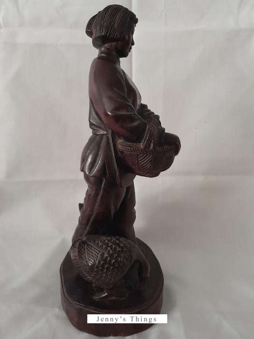 Wooden Chines figurine - Girl feeding geese (Height 27cm)