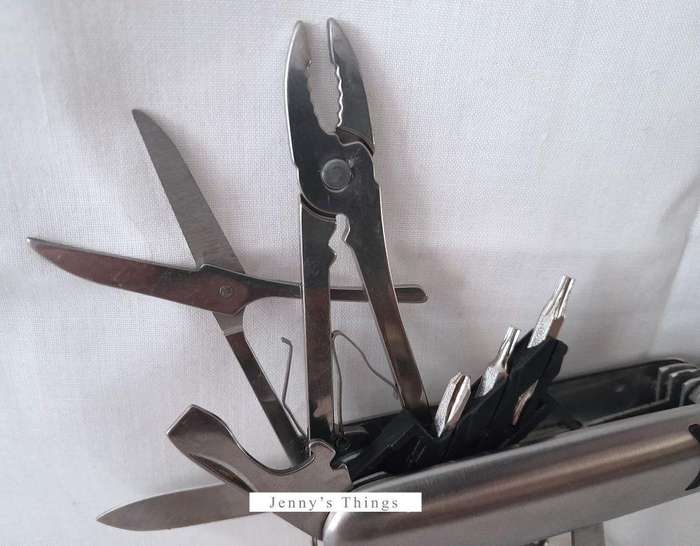 11 in 1 Multi purpose stainless steel pocket knife