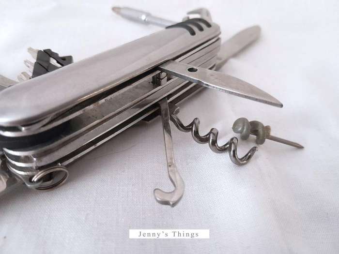 11 in 1 Multi purpose stainless steel pocket knife