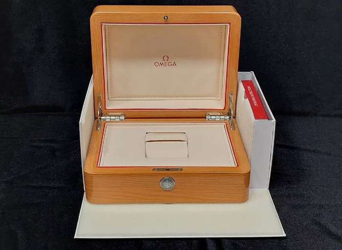 Omega Double Original New Watch Genuine Wood Box Speedmaster
