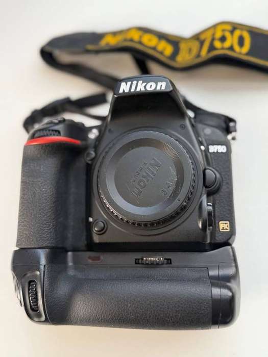 Nikon D750 DSLR Fullframe Camera Body ( 24 Megapixel / 6.5 fps )