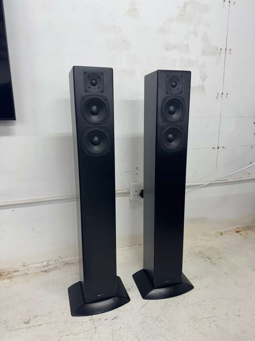 M&K 950F floor standing hifi & home cinema speakers