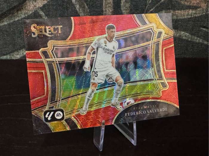 2023-24 - Panini Select - Federico Valverde - Real Madrid - Field Level Red Prizm #206  60/65