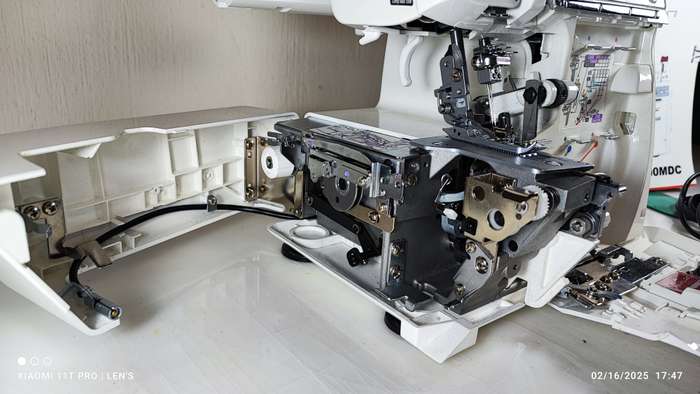 Bernina 1300MDC 5-spool overlocker