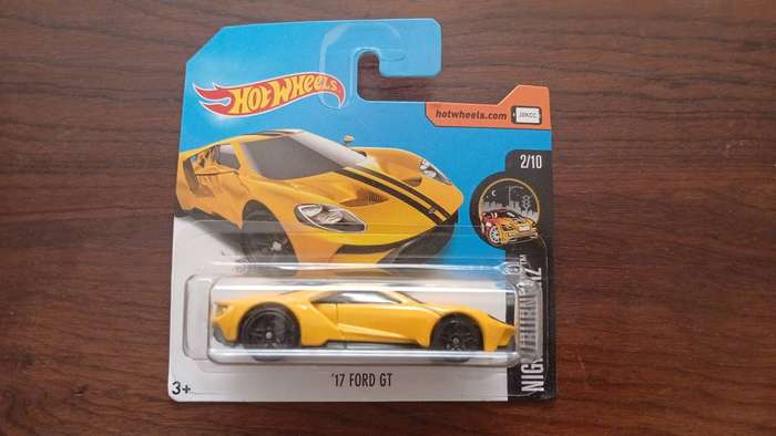 Hot Wheels 17 Ford GT 2/10