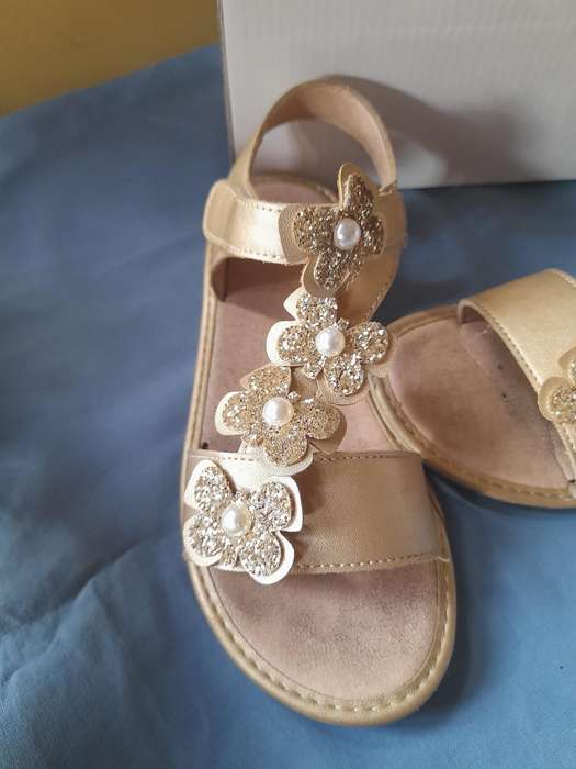 Girls sandals