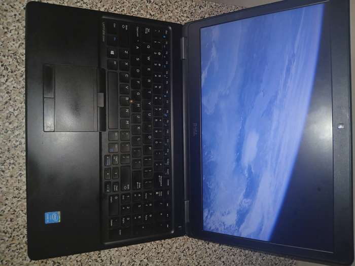 Dell E5550