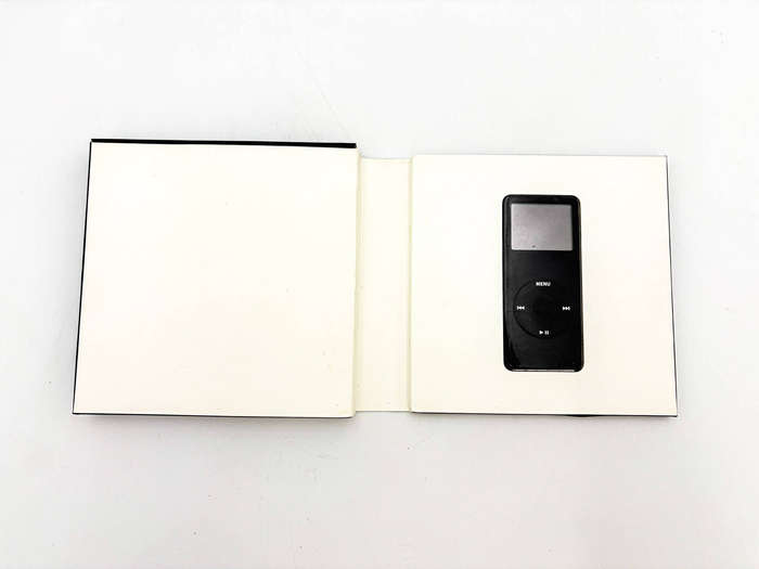 Apple iPod nano  1st Generation  2GB  Black  Model MA099ZP/A