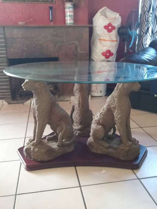 Thick round glass coffee/centre table table
