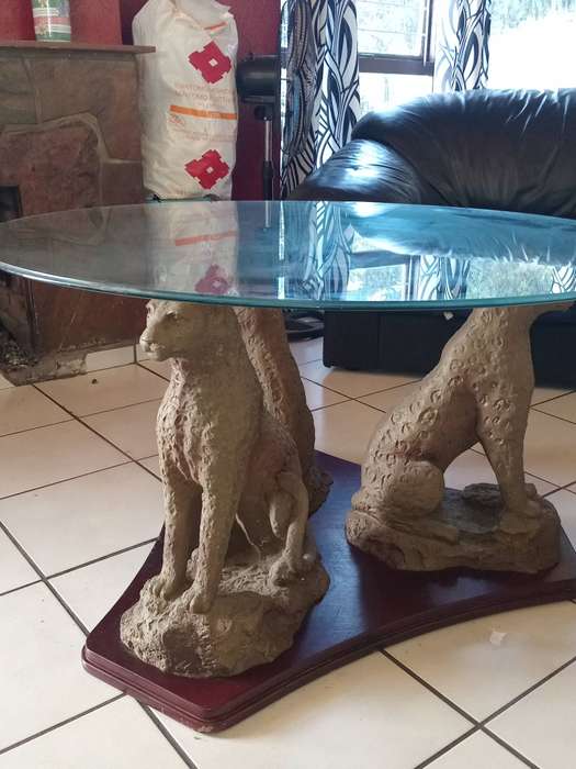 Thick round glass coffee/centre table table