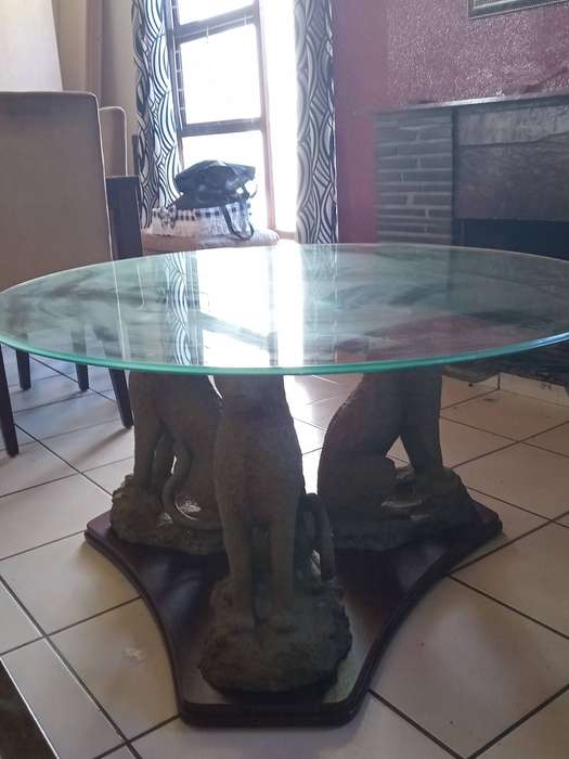 Thick round glass coffee/centre table table