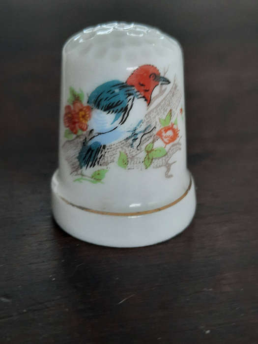 Vintage Ceramic/Porcelain Collectible Thimble with Bird Sitting in Flowers