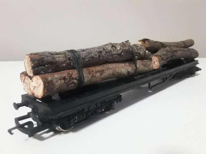 Hornby Locomotive and Rolling Stock Bundle
