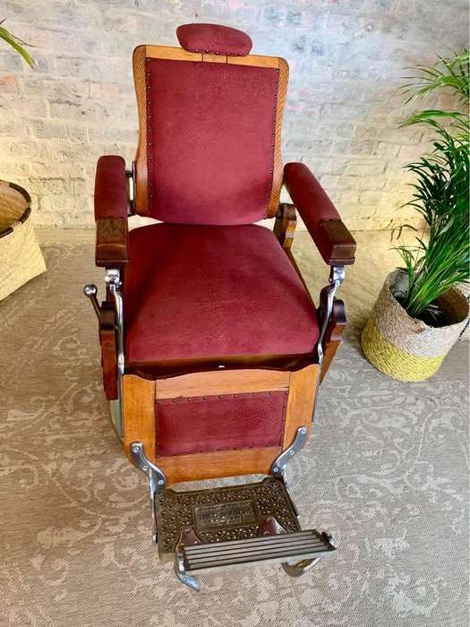 Antique Victorian Oak (Kochs Columbia) Barber Chair
