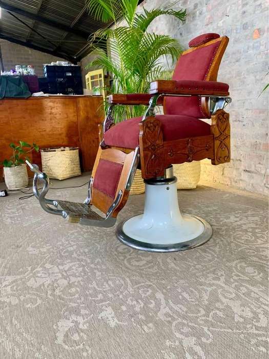 Antique Victorian Oak (Kochs Columbia) Barber Chair