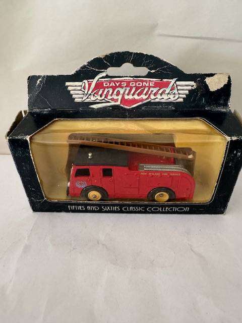 Vanguards 6004 - Days Gone - 1955 Dennis F8 Fire Engine