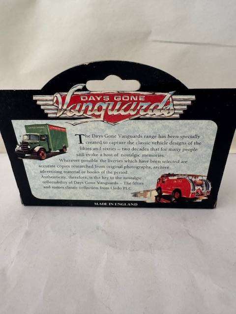 Vanguards 65002 - Days Gone - 1960 Morris Minor Traveller