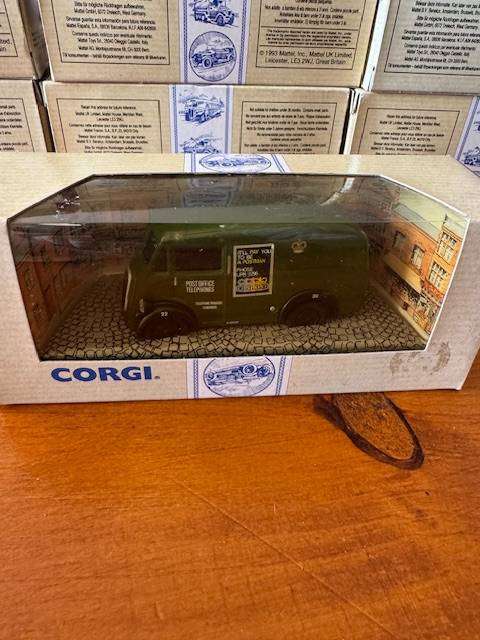Corgi 96894 - Morris J Van