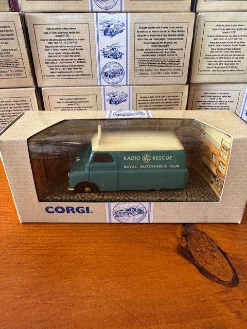 Corgi 96904 - Bedford CA Van