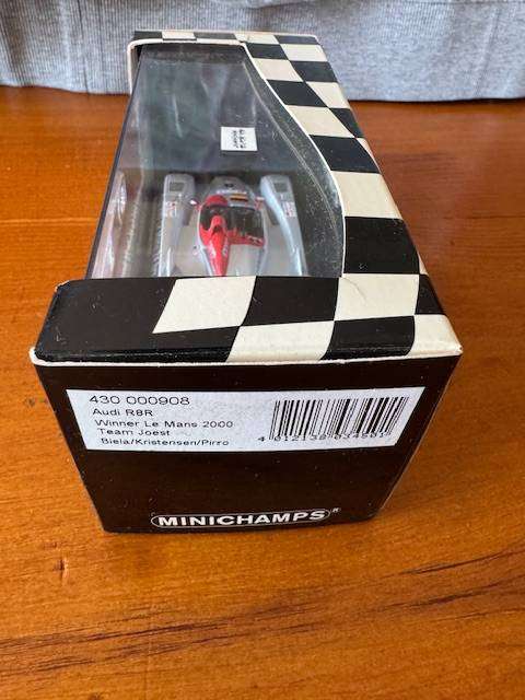 Minichamps - Audi R8S Le Mans 24hrs 2000