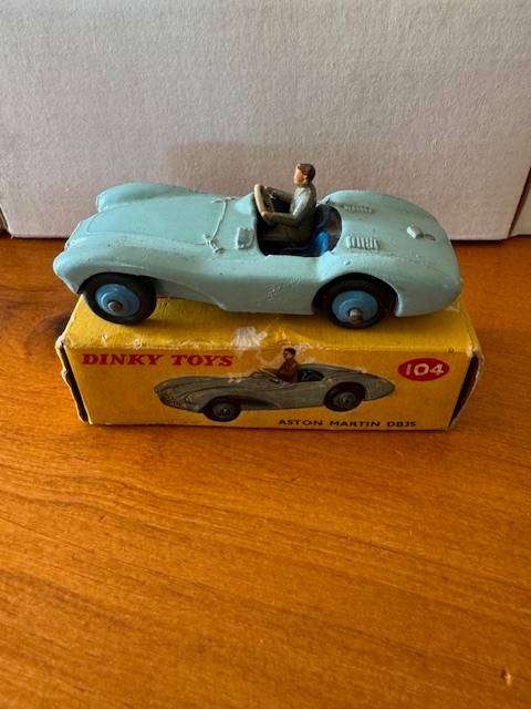 Dinky Toys 104 - Meccano - Aston Martin DB3S