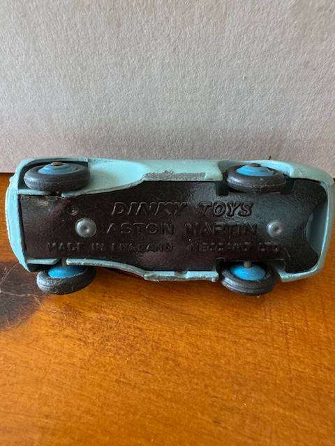 Dinky Toys 104 - Meccano - Aston Martin DB3S