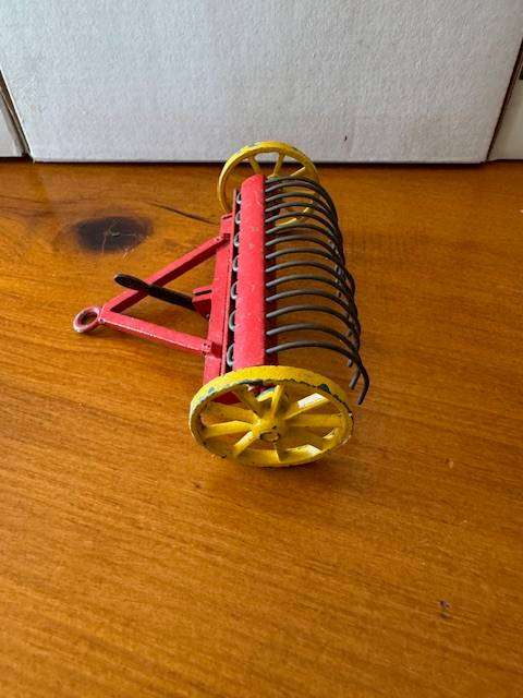 Dinky Toys 324/27K - Meccano - Hay Rake