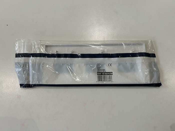 INTERNATIONAL 3x3 GEO COVER PLATE 2+2+2 GANG VERT WHITE GW16427TB GEWISS