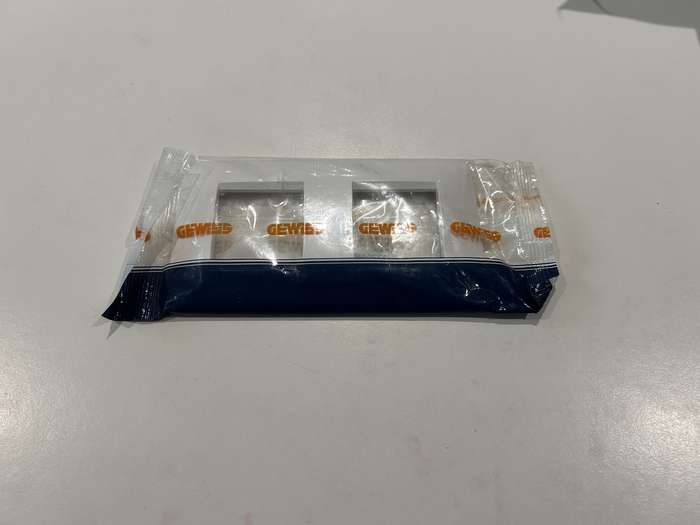 INTERNATIONAL 3x3 ONE COVER PLATE 2+2 GANG HORIZ WHITE GW16123TB GEWISS