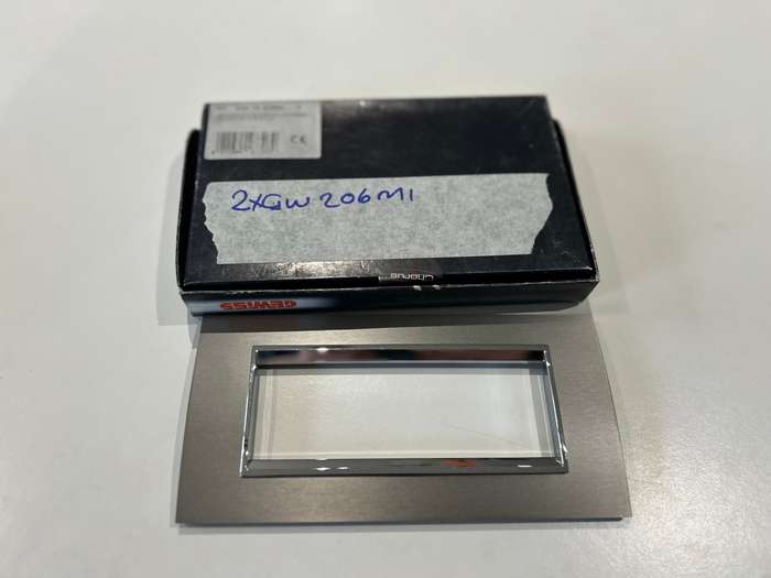 CHORUS LUX 6-GANG COVER PLATE STAINLESS STEEL GW16206MI