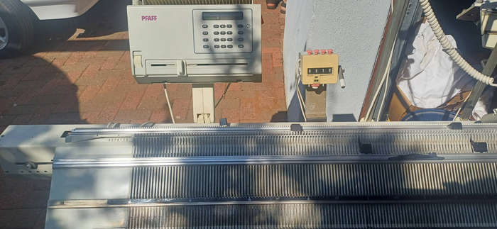 Pfaff electronic 6000 Knitting Machine