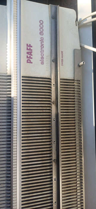 Pfaff electronic 6000 Knitting Machine