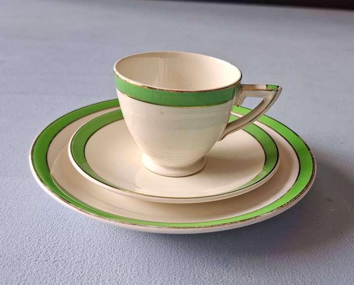 3 Art Deco coffee cups and saucers in Apple Mint Green and White