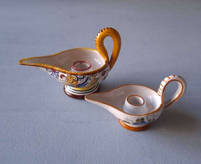 Two Deruta Majolica Hand Decorated Ceramic Aladdin Candlestick Holders