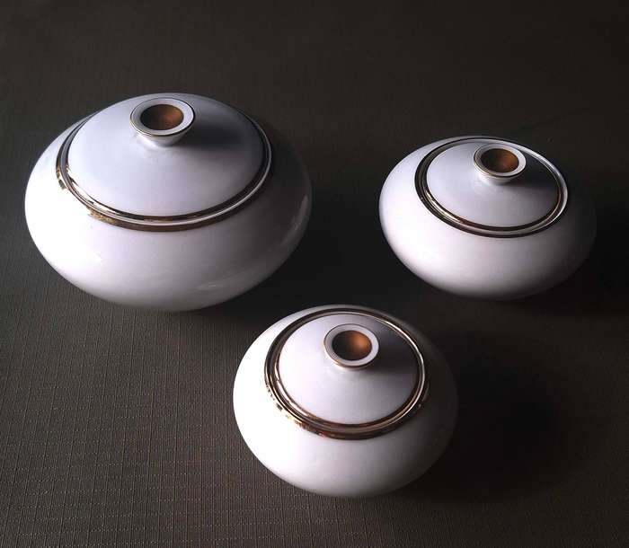 3 KPM Round Pebble Bowls with Lids