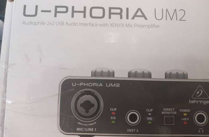 Behringer U-Phoria UM2 Audio Interface