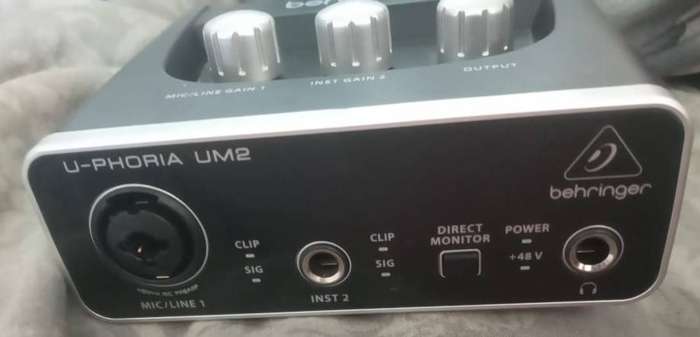 Behringer U-Phoria UM2 Audio Interface