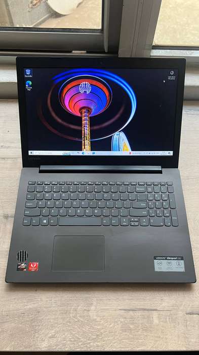 Lenovo ideapad 330 AMD Ryzen 3 8gb ram 256gb ssd