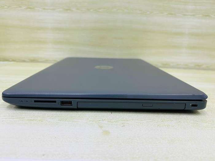 HP INTEL [R] CORE [TM] i5 7200U CPU @ 2.250GHz RAM 8GB 256 SSD