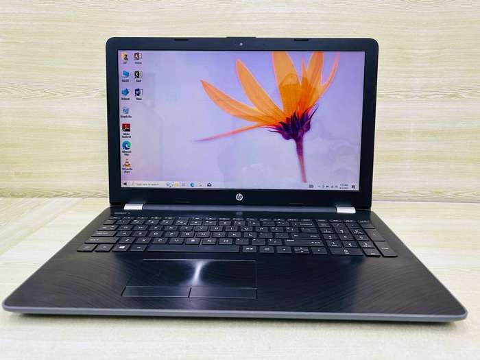 HP INTEL [R] CORE [TM] i5 7200U CPU @ 2.250GHz RAM 8GB 256 SSD