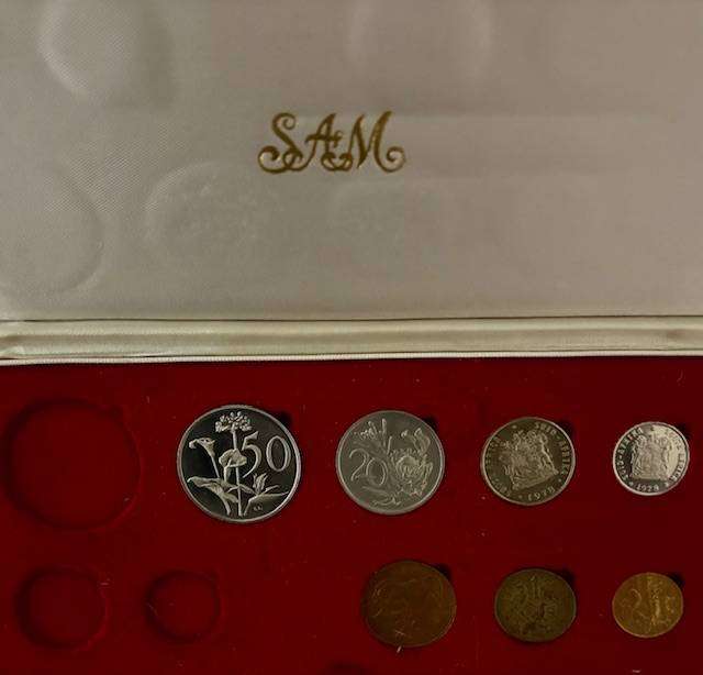 South African 1978 Proof mint set without R1