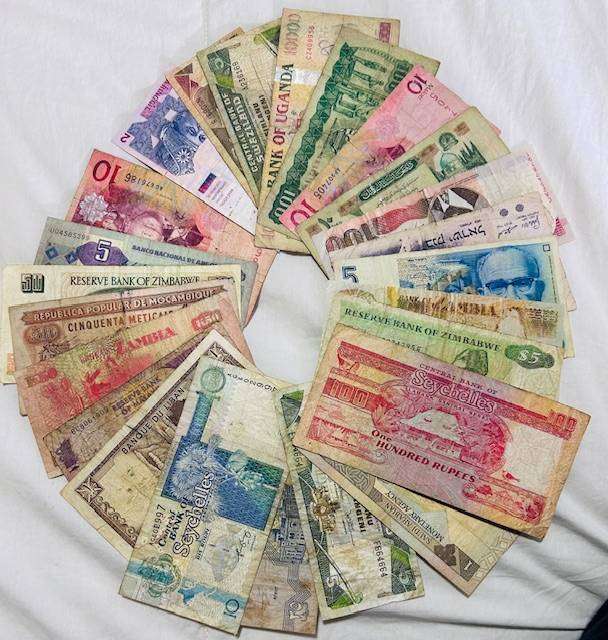  25 x Mix World Banknote mostly Afrika with further other world note included in used condition