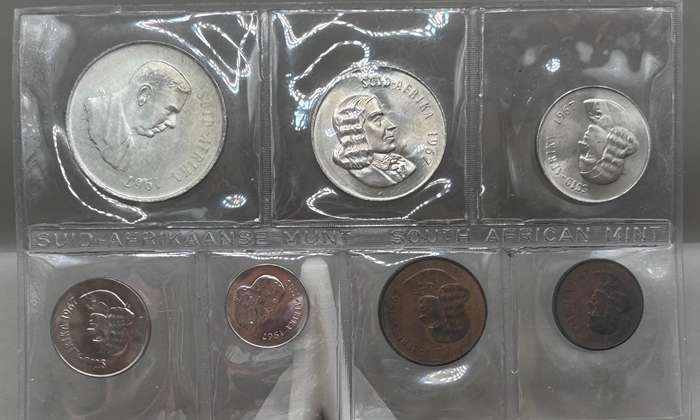 1969 SA Mint pack Afrikaans with silver R1 - Scares - only 2500 in mint packs - not a lot left