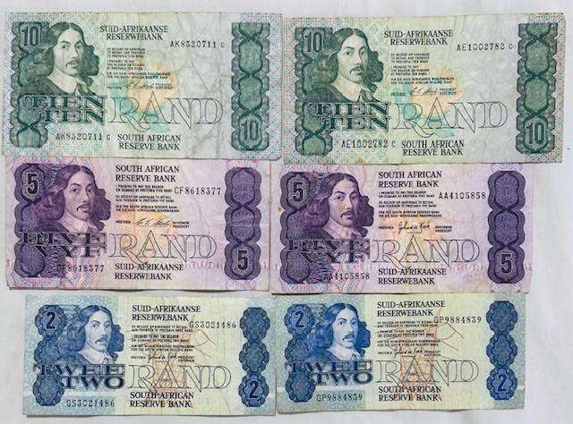 Six x Ten-, Five- and Two-rand lot including "AA" R5 as one lot