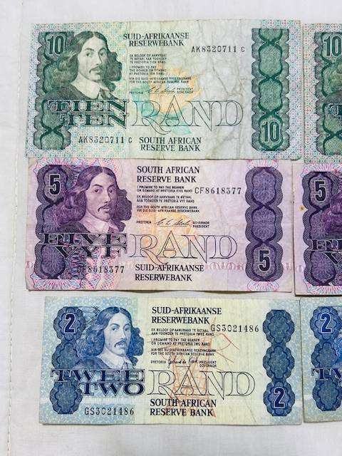 Six x Ten-, Five- and Two-rand lot including "AA" R5 as one lot